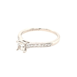 Pre Owned Platinum Diamond Solitaire Ring ZV927